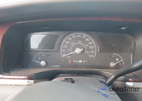 2003 Lincoln Town Car Signature from USA, damaged, VIN 1LNHM82WX3Y631122